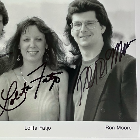 STAR TREK Rare Signed 8x10 Photo / BRANNON BRAGA, Lolita Fatjo, RONALD D. MOORE - Picture 3 of 6